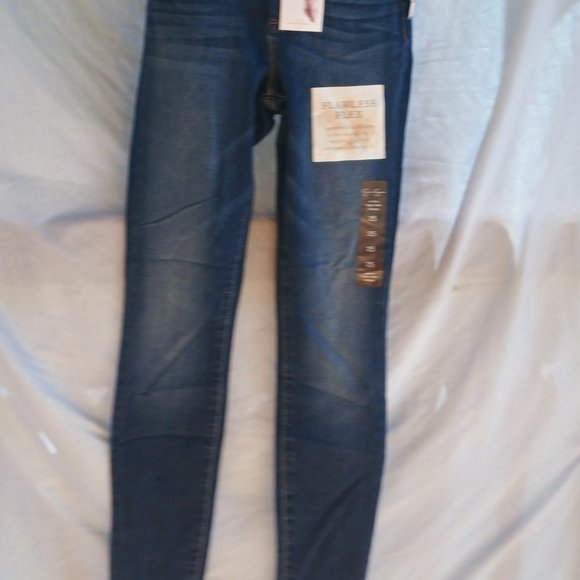 NWT Jessica Simpson Super Stretch Rodeo Curvy High Rise Jeans, Size 25 - Picture 4 of 8
